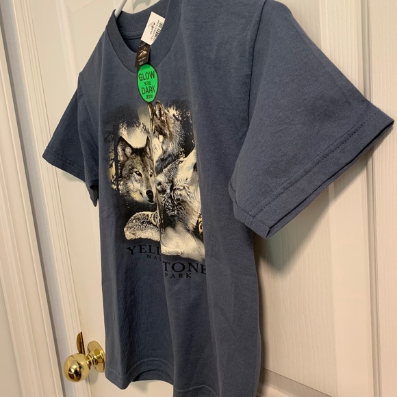 Wolves "Glow in the Dark" T-Shirt From Prairie Mountain Youth Size 10/12 - Picture 4 of 5